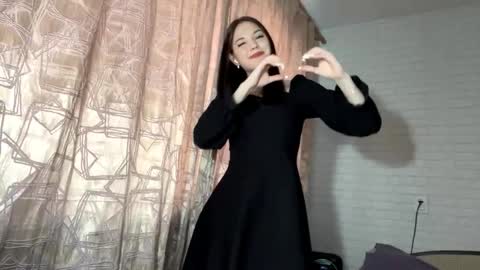 Snapshot of conchitaderricott chatting on 10-08-25, 01:20 Bella online show from 10-08-25, 01:20