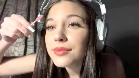 Snapshot of conchitaderricott chatting on 10-14-25, 01:01 Bella online show from 10-14-25, 01:01