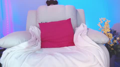 Snapshot of concubine_princess chatting on 12-10-24, 02:38 Ariane... online show from 12-10-24, 02:38