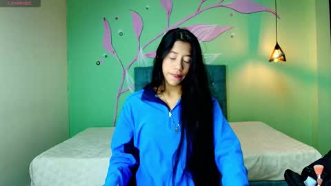 C O N N I E online show from 11-10-25, 07:35