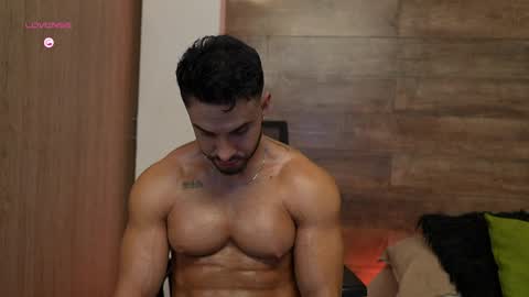 connor_h1 online show from 04-11-26, 07:45