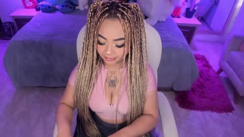 Snapshot of conny_curly chatting on 12-29-24, 01:06 Conny online show from 12-29-24, 01:06