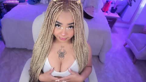 Snapshot of conny_curly chatting on 01-22-25, 01:32 Conny online show from 01-22-25, 01:32