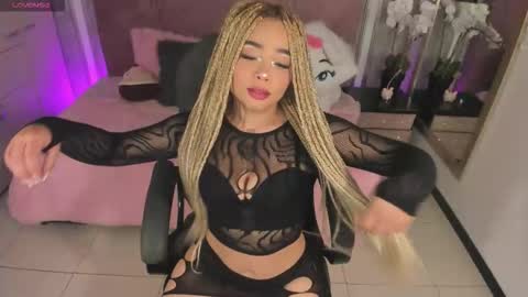 Snapshot of conny_curly chatting on 10-11-25, 01:20 Conny online show from 10-11-25, 01:20