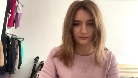 Amelia online show from 02-20-26, 12:27