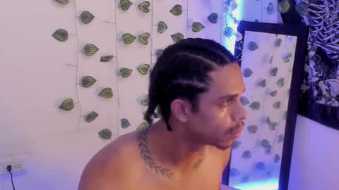 Aaron  online show from 11-08-25, 01:33