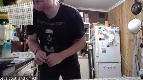 Snapshot of cookieliquor chatting on 09-15-25, 09:15 Cookie - I do cooking streams occasionally. Next stream online show from 09-15-25, 09:15