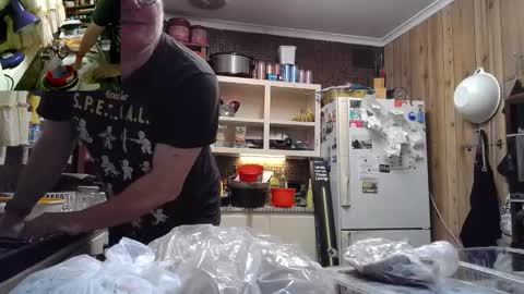 Snapshot of cookieliquor chatting on 09-30-25, 07:08 Cookie - I do cooking streams occasionally. Next stream online show from 09-30-25, 07:08