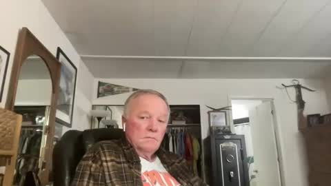 Snapshot of cookoosnest chatting on 10-29-25, 03:20 cookoosnest online show from 10-29-25, 03:20