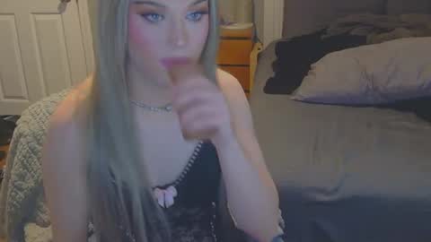 coracav online show from 12-20-25, 12:51