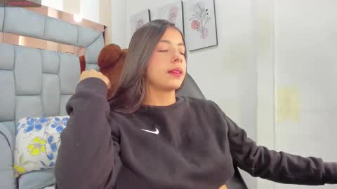 Snapshot of coral_taylorr chatting on 11-23-25, 02:17 Coral online show from 11-23-25, 02:17