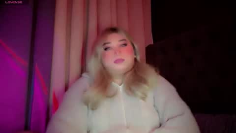 corefinder_xx online show from 12-01-25, 06:13