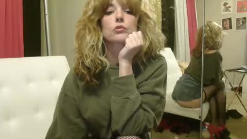 Snapshot of corinnebijou chatting on 03-05-25, 04:56 CorinneBijou online show from 03-05-25, 04:56