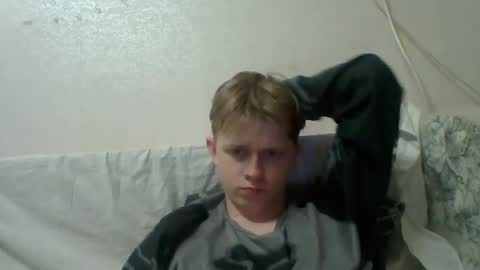 Snapshot of cosm2312 chatting on 04-28-26, 08:25 Andrew online show from 04-28-26, 08:25