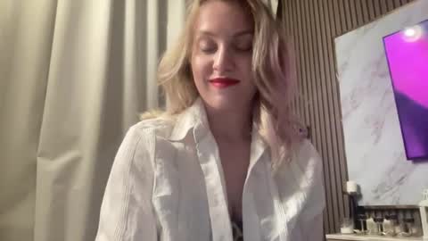 cosmo_blondiee online show from 09-16-25, 03:35