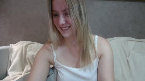 cosmo_blondiee online show from 11-05-25, 12:27