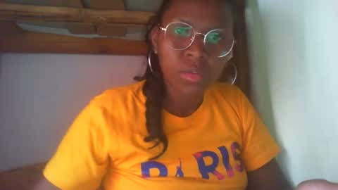 couleur_vanille online show from 02-04-25, 08:02