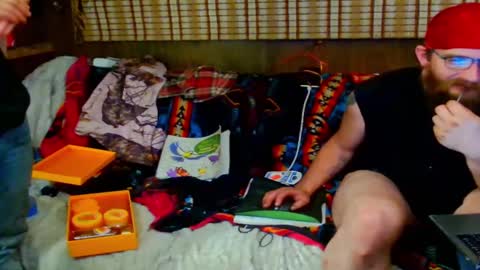 Alaskawildcouple online show from 09-26-25, 01:15