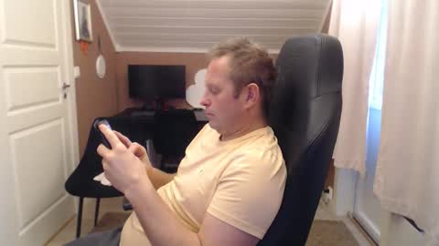 couple3845 online show from 12-20-25, 08:32