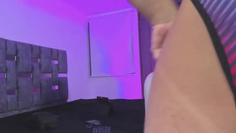 Snapshot of couple69hott chatting on 12-15-25, 04:06 Tommy online show from 12-15-25, 04:06