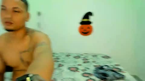 Snapshot of couple777sexy chatting on 10-23-25, 06:28 Andri online show from 10-23-25, 06:28