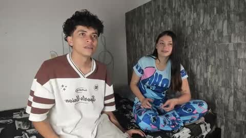 Snapshot of couple_fantasy_x chatting on 05-04-26, 11:06 Val y Sal online show from 05-04-26, 11:06