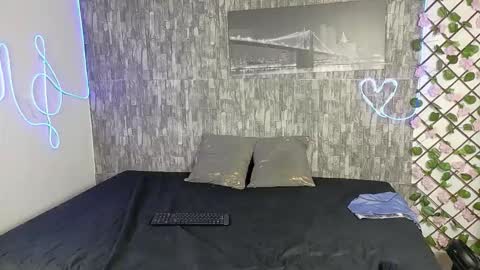 Snapshot of couple_fantasy_x chatting on 06-05-26, 02:12 Val y Sal online show from 06-05-26, 02:12