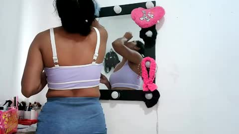 Snapshot of coupleeswetthott chatting on 05-31-26, 02:13 coupleeswetthott online show from 05-31-26, 02:13