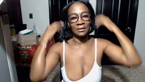 Snapshot of couplehot4uxx chatting on 12-31-24, 01:52 luckyalysonXXX online show from 12-31-24, 01:52