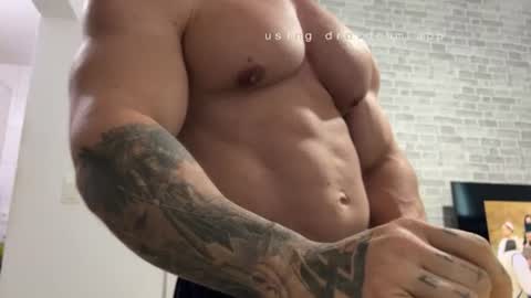 couplemuscle40 online show from 06-17-26, 07:26