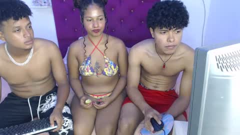 Snapshot of couples_nasty chatting on 09-12-25, 03:28 ANDRES SOFHIA Y CAMILO online show from 09-12-25, 03:28