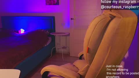 Snapshot of courteous_raspberrrry chatting on 01-28-25, 03:14 Rose Roys my  online show from 01-28-25, 03:14