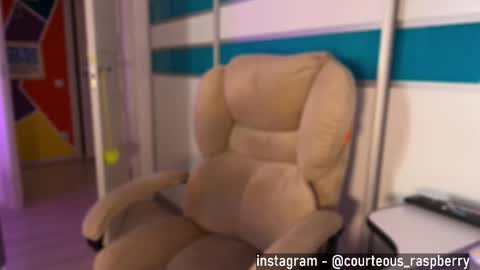 Snapshot of courteous_raspberrrry chatting on 09-12-25, 10:48 Rose Roys my  online show from 09-12-25, 10:48