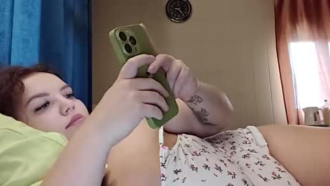 Snapshot of courteous_raspberrrry chatting on 10-21-25, 06:25 Rose Roys my  online show from 10-21-25, 06:25