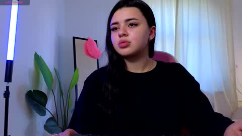 Snapshot of courtneyk_ chatting on 09-21-25, 01:35 Courtney online show from 09-21-25, 01:35