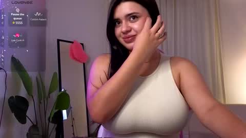Snapshot of courtneyk_ chatting on 10-18-25, 02:29 Courtney online show from 10-18-25, 02:29