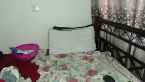Snapshot of cozy_dion chatting on 06-12-26, 11:31 Erykah online show from 06-12-26, 11:31
