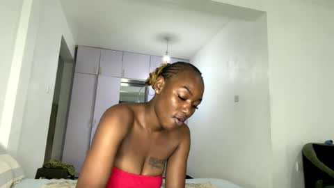 Snapshot of crave_meslowly chatting on 07-23-26, 03:43 Taliee online show from 07-23-26, 03:43