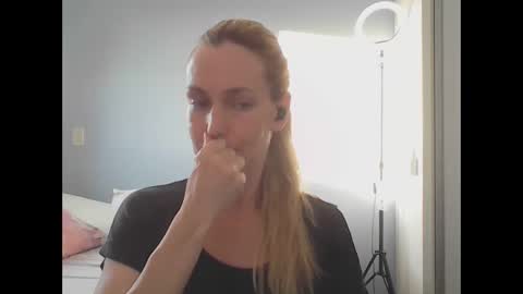 Anny online show from 04-15-26, 07:58