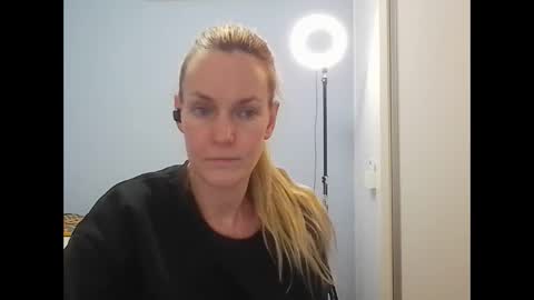 Anny online show from 06-10-26, 10:52