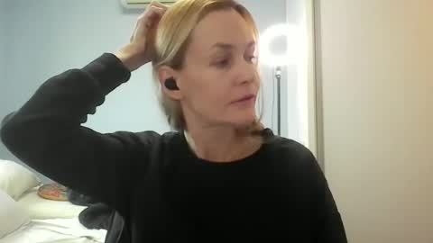 Anny online show from 06-12-26, 10:47