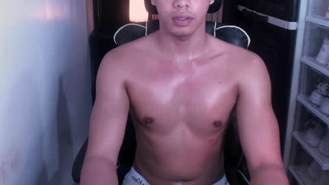 Snapshot of crazyasiancum chatting on 10-06-25, 04:10 Zion online show from 10-06-25, 04:10