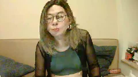 Snapshot of crazychika chatting on 10-19-25, 03:34 Kelly online show from 10-19-25, 03:34