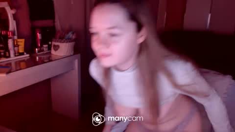 Snapshot of crazydollelf chatting on 12-11-24, 03:15 Camille online show from 12-11-24, 03:15