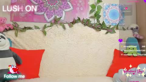 Snapshot of crazyteeen chatting on 02-15-25, 08:00 Anny online show from 02-15-25, 08:00