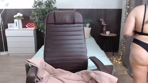 Snapshot of crazyy_girl_ chatting on 12-22-24, 08:49 Crazyy Girl online show from 12-22-24, 08:49