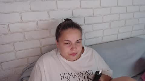 Snapshot of crazyy_girl_ chatting on 09-22-25, 01:46 Crazyy Girl online show from 09-22-25, 01:46