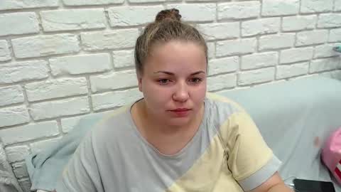 Snapshot of crazyy_girl_ chatting on 09-28-25, 02:00 Crazyy Girl online show from 09-28-25, 02:00