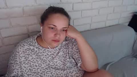 Snapshot of crazyy_girl_ chatting on 10-21-25, 04:30 Crazyy Girl online show from 10-21-25, 04:30