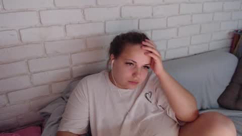 Snapshot of crazyy_girl_ chatting on 11-21-25, 04:05 Crazyy Girl online show from 11-21-25, 04:05